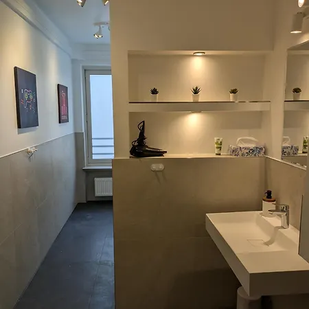 Direkt Am Karlsplatz - Stachus 70 Qm Mit 2 Schlafzimmer Mila Apartment Munich